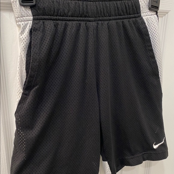 Nike Black & White Kids Gym/Basketball Shorts - Picture 3 of 6